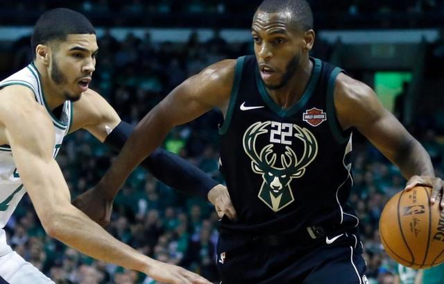 今夜体能课后，密尔沃基雄鹿更衣室发声备战足总杯，话题不断，更衣室氛围转暖的简单介绍